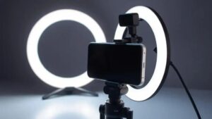 Luz de aro com suporte para smartphone – onde comprar e as melhores opções